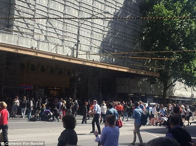 ‘Xe điên’ lao vào đám đông ở Úc, hơn 10 người bị thương